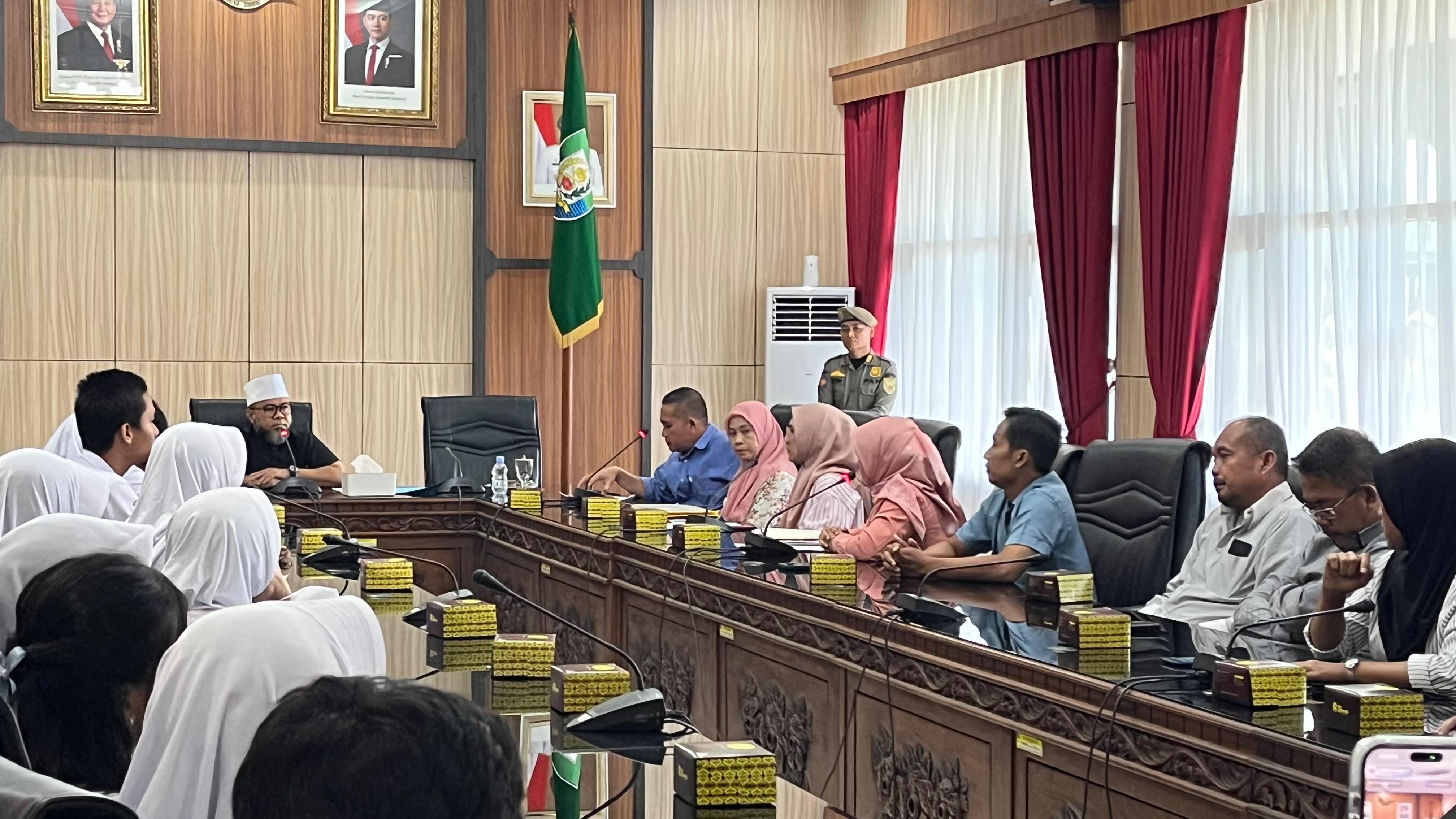 Gubernur Bengkulu Helmi Hasan audensi bersama orang tua dan murid SMA 5 Kota Bengkulu 