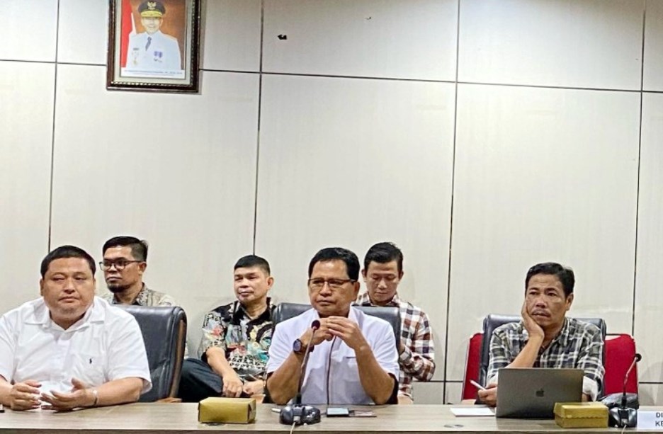 Usin di rAPAT Bapemperda se Indonesia