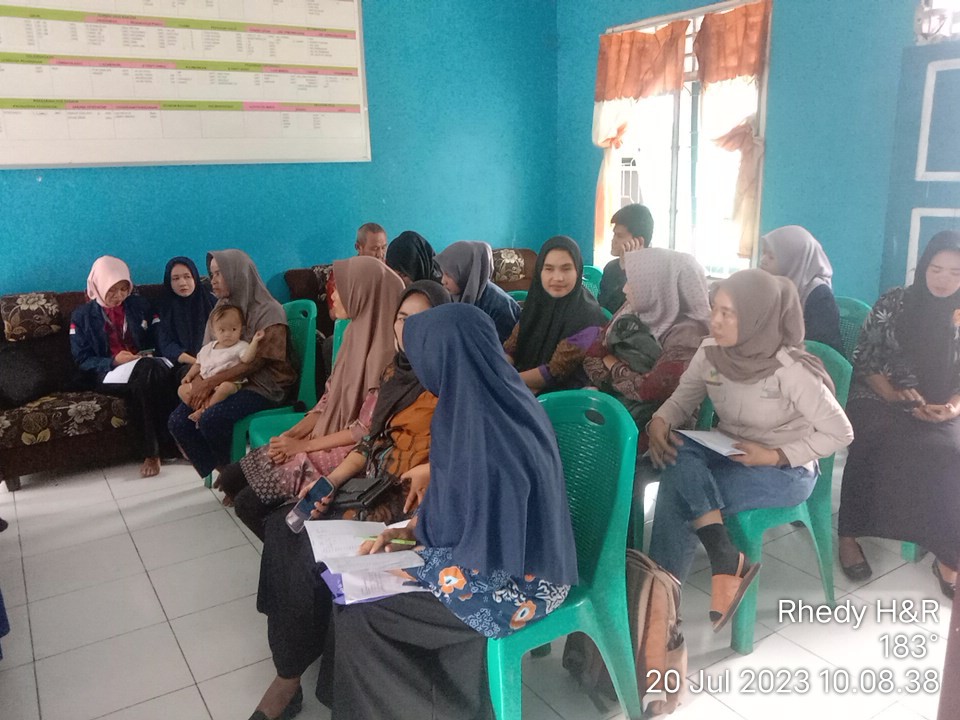 Kades posyandu,PKK, dan anggota mahasiswa yang hadir saat musyawarah Stunting 