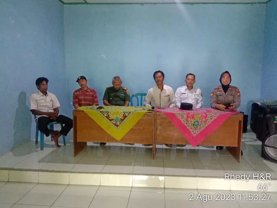 Saat kepala Desa Menyampaikan kata Sambutan Diaula Kantor Desa