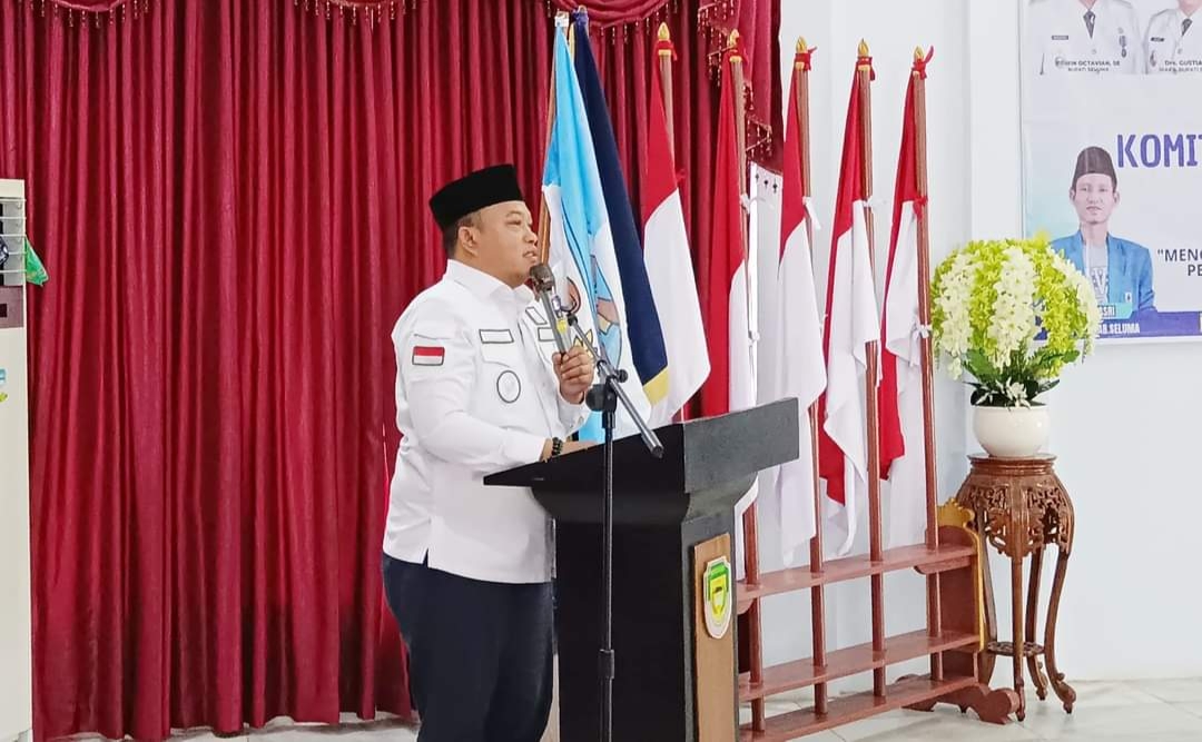 Bupati Seluma saat menyampaikan sambutan dan memberikan arahan kepada KNPI Kecamatan yang baru saja di lantik