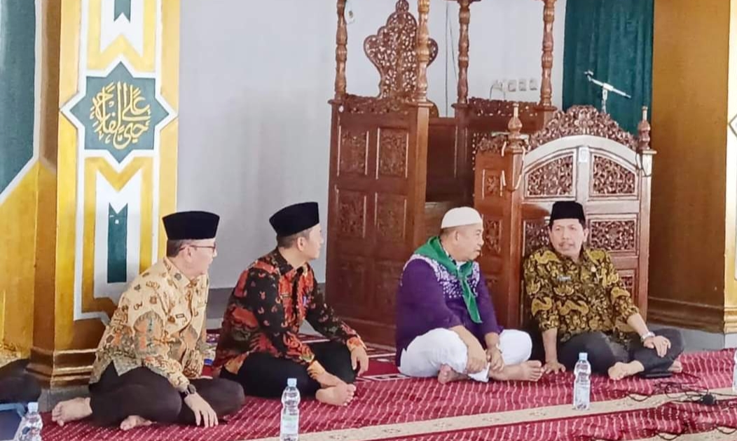 Sekda Seluma, Asisten dan Staf ahli terima ke pulangan jema'ah haji asal Seluma di Masjid Baitul Falihin