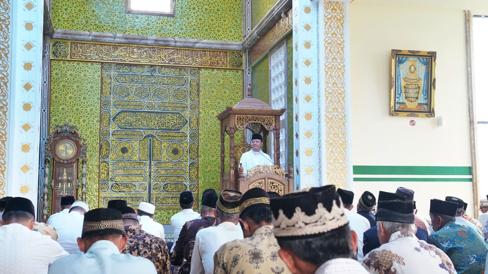 Gubernur Bengkulu Rohidin Mersyah memulai safari ramadhan di Kabupaten Rejang Lebong dengan menjadi khatib shalat Jum'at di Masjid Baiturrahman, Desa Sambirejo, Kec. Selupu Rejang, Kab. Rejang Lebong pada Jumat (31/3).