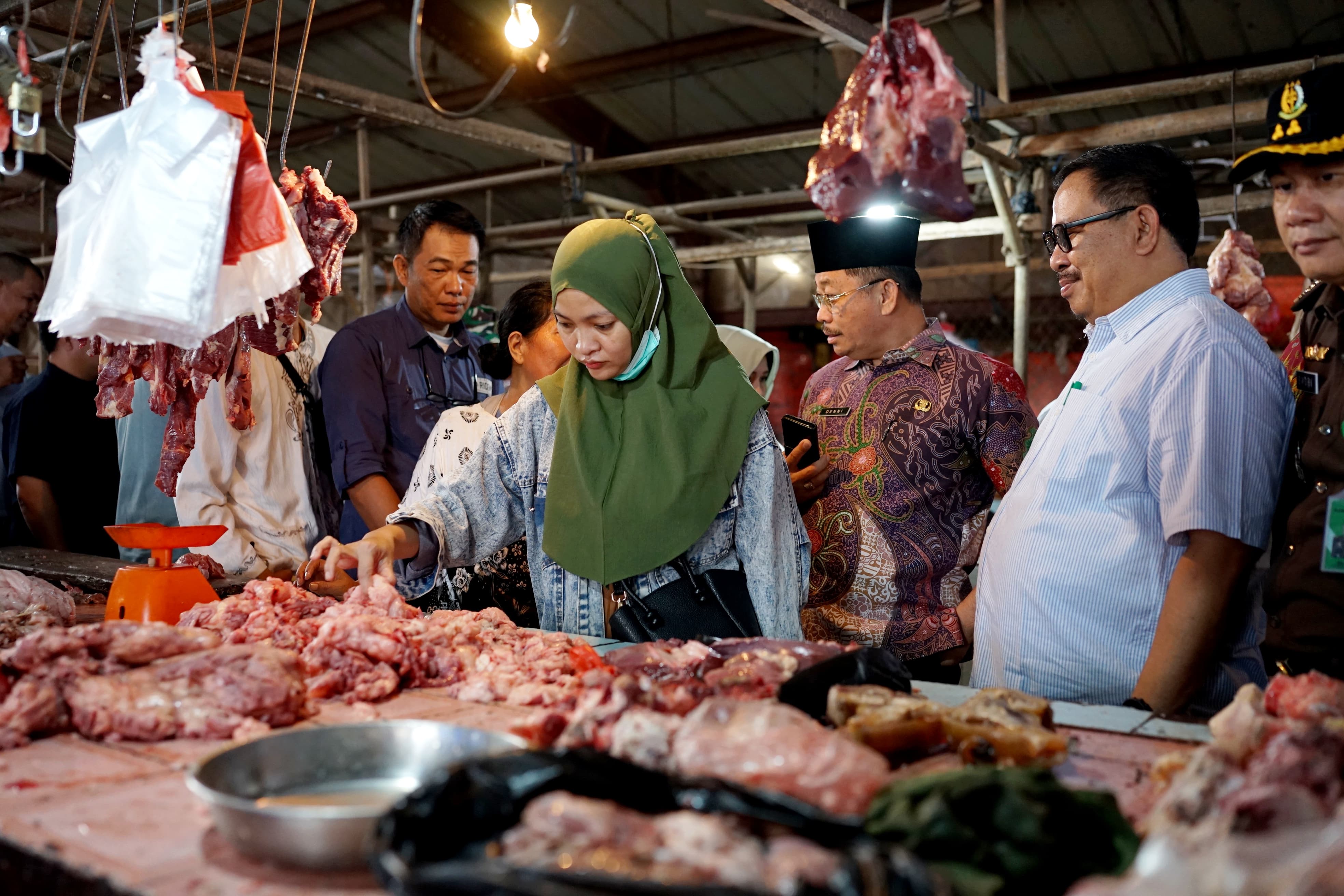 pantau harga pasar 