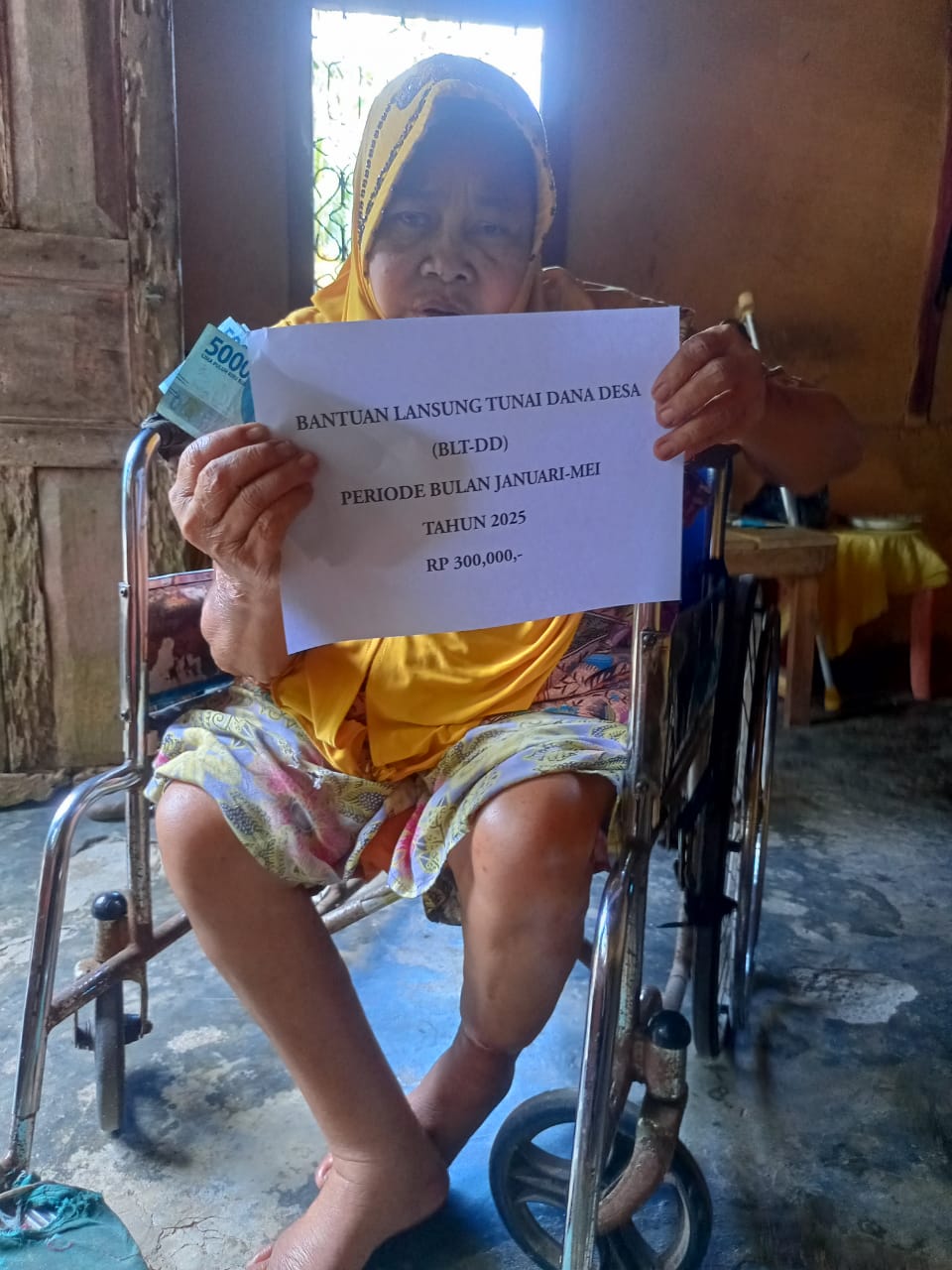 Pemerintah Desa Rena Panjang Kecamatan Lubuk Sandi  Kabupaten Seluma langsung Salurkan Bantuan Langsung tunai dana desa (BLT-DD) tahap ke satu.