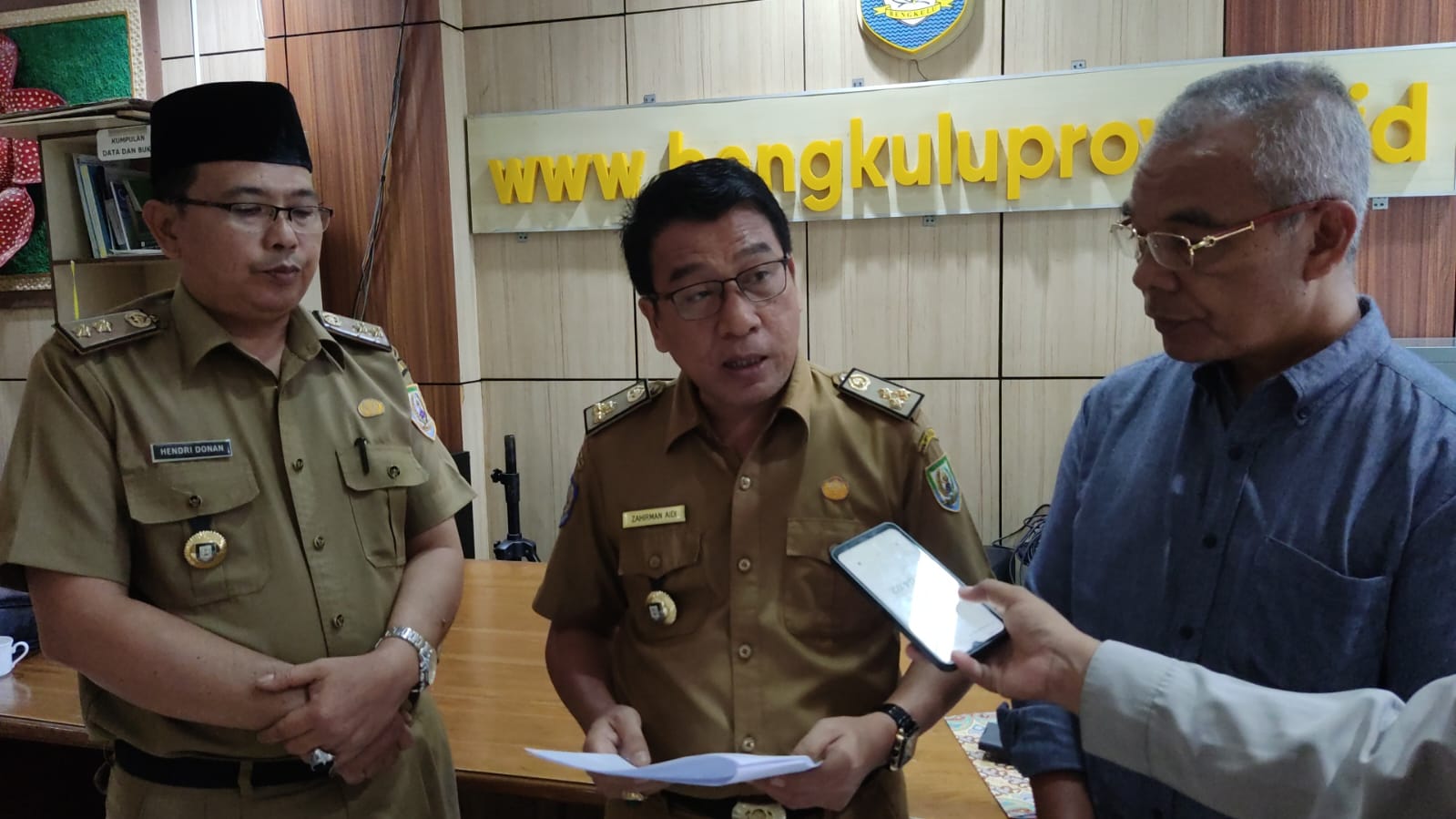 Kepala Biro Ekonomi Provinsi Bengkulu Zahirman Aidi saat bahas kenaikan Harga Gas