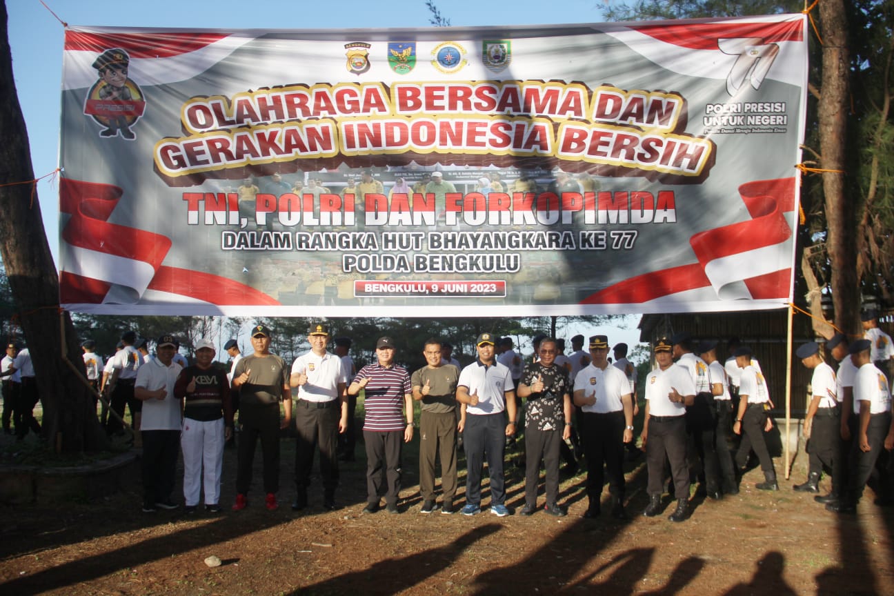 Pemprov Bengkulu Bersama Forkopimda Sinergi Bersih-Bersih Pantai Panjang