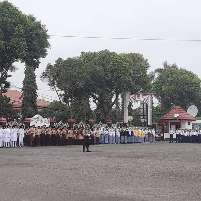 upacara memperingati hari kesaktian Pancasila di lapangan kantor bupati bu