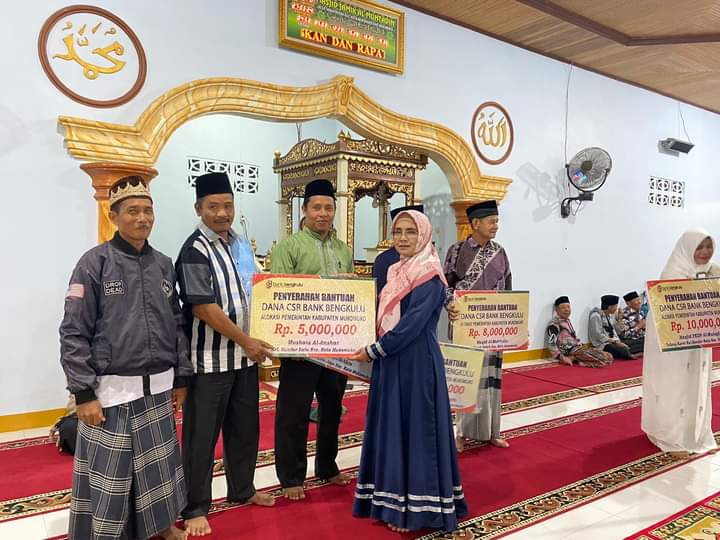 Melalui Tim Safari Ramadhan, Pemkab Mukomuko Salurkan Dana CSR Untuk Pembangunan Masjid Dan Musala