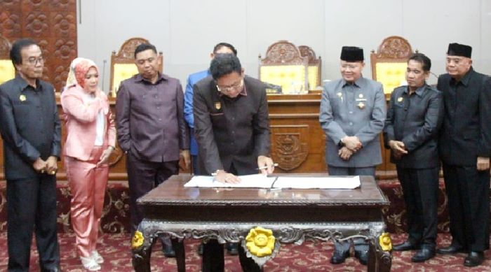 PAsca Rapat Paripurna Pengesahan Rapeda Retribusi Daerah