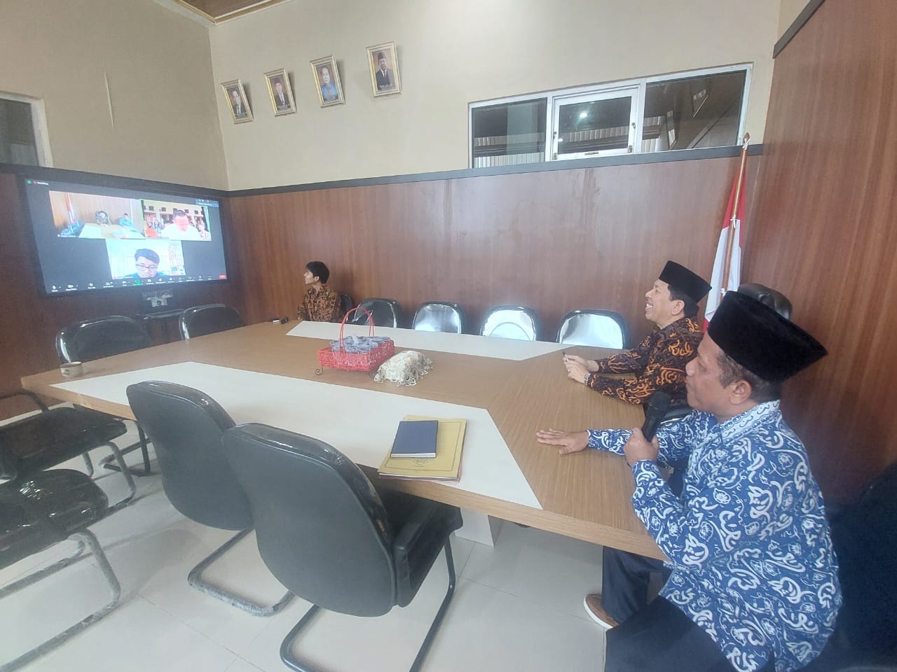 Bupati Seluma, Erwin Octavian, SE, melakukan peluncuran program Merdeka Sinyal melalui video conference langsung dari Kantor Camat Ulu Talo pada Kamis (11/7/2024).