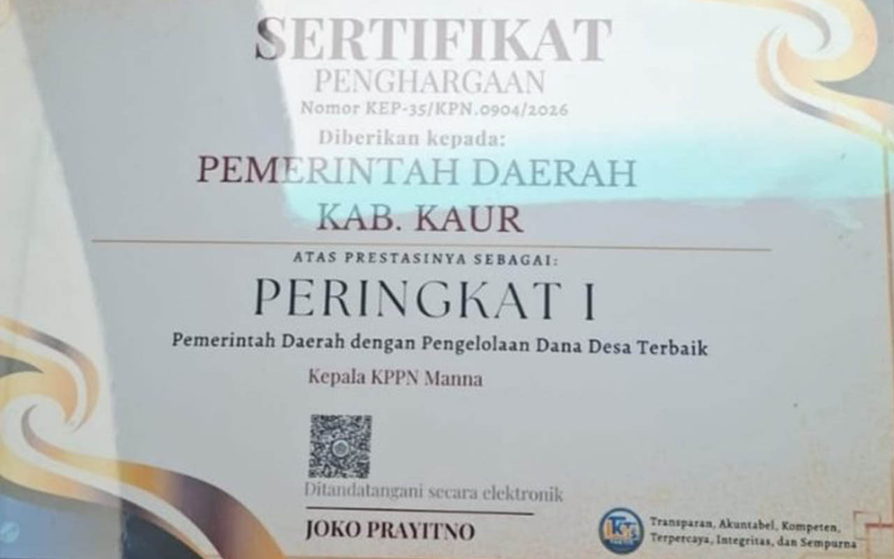 Pemerintah Kabupaten Kaur menerima tiga piagam penghargaan atas kinerja pengelolaan keuangan daerah tahun 2025.
