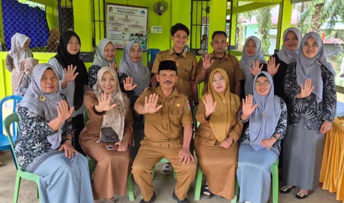 Peringatan Hari Posyandu Nasional Tahun 2026 di Desa Tirta Makmur, Kecamatan Air Manjunto, Kabupaten Mukomuko berlangsung semarak, Selasa (12/5/2026). (Oye/PenaRafflesia.Com)