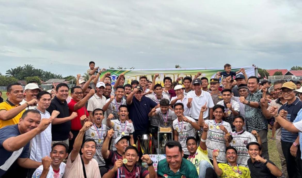 Tuan rumah HWBR FC mengunci kemenangan dalam laga fina Bandar Ratu Cup 3 di Lapangan Ratok Denai Kelurahan Bandar Ratu, Minggu (16/8/2026). (Oye/PenaRafflesia.Com)