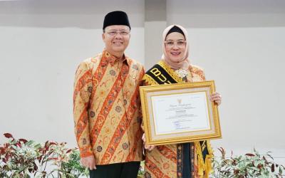 Bunda PAUD Provinsi Bengkulu Derta Rohidin Bersama Gubernur Bengkulu Rohidin Mersyah, Jumat (28/10/2022)).