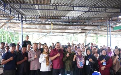 Anggota Komisi IX DPR RI, Eko Kurnia Ningsih saat sosialisasi program MBG di DesaSumberejo TransAD  Kecamatan Bermani Ulu Raya Kabupaten Rejang Lebong Provinsi Bengkulu, Sabtu (25/10/2025).