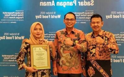 Desa Kungkai Baru yang telah berhasil meraih juara 2 lomba desa pangan aman tingkat nasional tahun 2025. Tedy Bupati Seluma Poto Bersama.