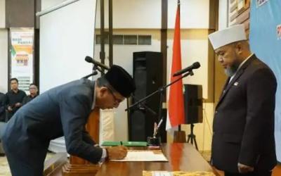 Pelantikan Drs. Riduan, S.IP., M.Si. sebagai Komisaris Independen Bank Bengkulu, Senin (20/10/2025).