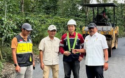 Wakil Gubernur Bengkulu, Mian, Tinjau progres pekerjaan jalan Simpang Air Lang – Desa Pelalo, Kabupaten Rejang Lebong, pada Jumat (24/10).