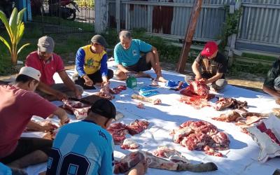 DPW Partai Gelora Indonesia menggelar pemotongan hewan kurban.
