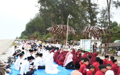 Kegiatan Asmara Subuh di Pantai Panjang, Jumat (27/2/26).