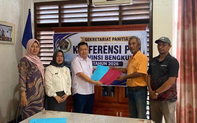 Doni Aftarizal maju berpasangan dengan calon Ketua Dewan Kehormatan, Cik Ben mengembalikan berkas pendaftaran pada Konferensi Pemilihan Ketua Persatuan Wartawan Indonesia (PWI) Provinsi Bengkulu 2026. 