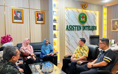 Kepala Dinas Komunikasi, Informatika dan Statistik (Kominfotik) Provinsi Bengkulu Nelly Alesa beserta jajaran melakukan silaturahmi ke Kejaksaan Tinggi (Kejati) Bengkulu, Jumat (10/7).