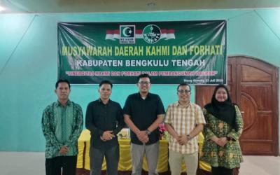 Lima presidium terpilih, Windi Junius, Agus Aswandi, M. Rubama Bamek AS, Irsan Toni, serta Winda Wulandari yang mewakili Forhati.