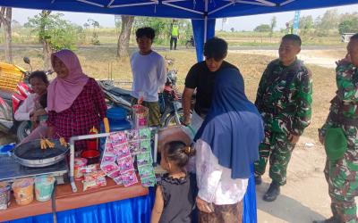 Salah satu yang merasakan dampak positif kegiatan tersebut adalah Yogik Saputra, pedagang es dawet tradisional. Minuman khas dengan cita rasa manis dan segar itu menjadi salah satu produk yang banyak diminati pengunjung bazar, Jumat (31/7/2026).
