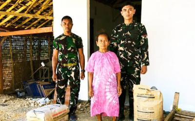 Salah satu penerima manfaat adalah Wagini (70), warga RT 010 RW 004, Dusun Krisik, Desa Kesongo, Kecamatan Kedungadem. Rumah yang sebelumnya mengalami banyak kerusakan kini tengah direnovasi menjadi hunian yang lebih aman, sehat, dan nyaman.