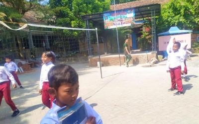 Salah satu dampak nyata dirasakan oleh para siswa SD Negeri Kesongo 1, Kecamatan Kedungadem, Kabupaten Bojonegoro. Ruang kelas yang sebelumnya mengalami kerusakan kini telah berubah menjadi tempat belajar yang lebih nyaman, kokoh, dan layak digunakan.