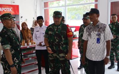 Pelaksanaan Program TNI Manunggal Membangun Desa (TMMD) ke-129 Tahun Anggaran 2026 di Desa Kesongo, Kecamatan Kedungadem, Kabupaten Bojonegoro, mendapat perhatian langsung dari Tim Pengawasan dan Evaluasi (Wasev) TMMD yang melakukan kunjungan lapangan, Minggu (2/8/2026).