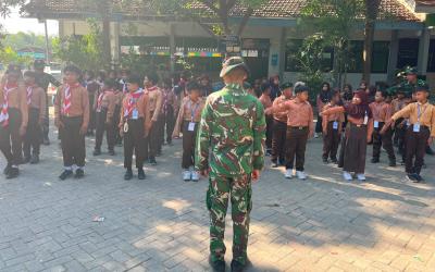 Komandan SST-1 Satgas TMMD ke-129 Kodim 0813 Bojonegoro, Letda Inf Adi Yuniarto, menjelaskan bahwa latihan PBB dipilih sebagai metode sederhana namun efektif untuk membangun karakter generasi muda.