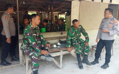 Salah satu yang merasakan manfaat tersebut adalah Warung Kopi milik Pak Yon. Sejak dimulainya pelaksanaan TMMD, warung sederhana itu semakin ramai dikunjungi personel Satgas TMMD maupun warga yang terlibat dalam kegiatan gotong royong.