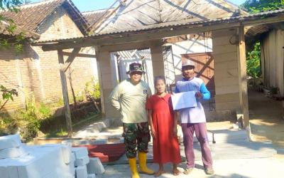 Pelaksanaan renovasi dilakukan secara bertahap oleh personel Satgas TMMD bersama masyarakat. Program tersebut menjadi wujud kepedulian terhadap warga yang selama ini menempati rumah dengan kondisi kurang layak, sehingga diharapkan dapat memberikan lingkungan tinggal yang lebih aman, sehat, dan nyaman.
