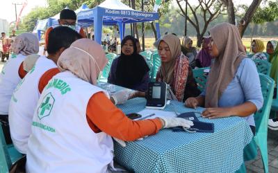Berbagai kegiatan sosial yang menyentuh langsung kebutuhan masyarakat juga mendapat sambutan luar biasa, salah satunya pasar murah dan pelayanan kesehatan gratis yang digelar di halaman Koperasi Desa Kelurahan Merah Putih (KDKMP) Desa Kesongo, Rabu (15/7/2026).