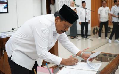 Wakil Gubernur Bengkulu Mian memimpin penandatanganan Perjanjian Kinerja oleh seluruh Kepala Organisasi Perangkat Daerah (OPD), Rabu (28/1).