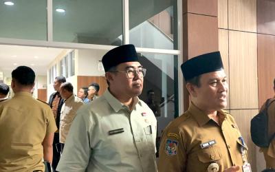  Rapat dipimpin Sekretaris Daerah Provinsi Bengkulu, Herwan Antoni, bersama Satuan Kerja Kementerian Perumahan dan Kawasan Permukiman (PKP) serta pemerintah kabupaten/kota se-Provinsi Bengkulu.