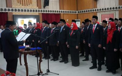 Wakil Gubernur Bengkulu, Mian, pada Selasa (31/3) melantik sebanyak 54 pejabat eselon III di lingkungan Pemerintah Provinsi Bengkulu. Pelantikan berlangsung di Aula Merah Putih Kantor Gubernur Bengkulu.