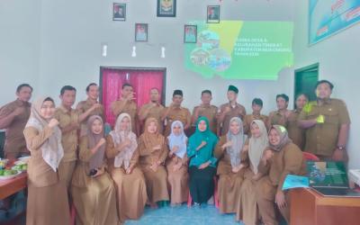 Pemerintah Desa Lubuk Sanai II bersama Tim Penilai Lomba Desa disela-sela melakukan penilaian, Selasa (21/4/2026). (Oye/PenaRafflesia.Com)