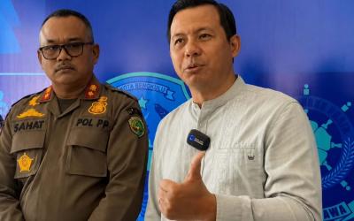 Usai Kegiatan Rapat tertutup Tim Terpadu Pemerintah Kota Bengkulu, General Manager Hotel Mercure Bengkulu, Herman Tri Wuryanto Memberikan Klarifikasi di Kantor Satpol PP Kota Bengkulu, Jumat (29/5/2026).