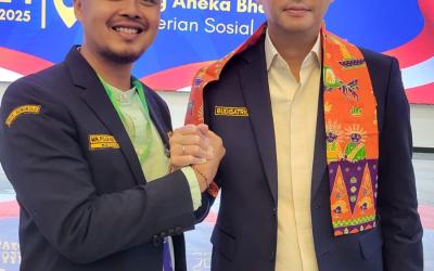 Ketua Karang Taruna Provinsi Bengkulu, Puja Kesuma berbincang dan bersalaman dengan Ketum PNKT,  Budi Satrio Djiwandono. (IST/PenaRafflesia.Com)