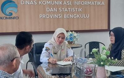Kepala Diskominfotik Provinsi Bengkulu, Dr. Hj. Nelly Alesa, S.IP., SKM., M.Si. 