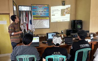 Tim Pengabdian UNIB saat memberikan pendampingan pada KUPS Register Lima di Desa Tebat Pulau, Selasa (18/8/2026. (IST/PenaRafflesia.Com)
