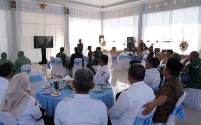 Komandan Satuan Setingkat Kompi (SSK) Satgas TMMD Kodim 0813/Bojonegoro, Lettu Ckm Purnomo, memaparkan sejumlah sasaran pembangunan yang akan dilaksanakan di Desa Kesongo, Kecamatan Kedungadem, Kabupaten Bojonegoro, Rabu (15/7/2026).