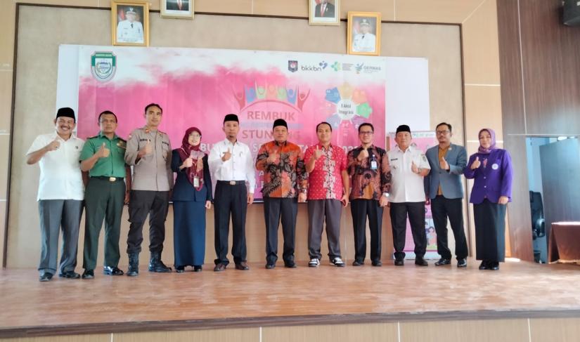 Erwin Octavian membuka secara resmi kegiatan Rembuk Aksi Percepatan Penurunan Stunting dengan melakukan deklarasi