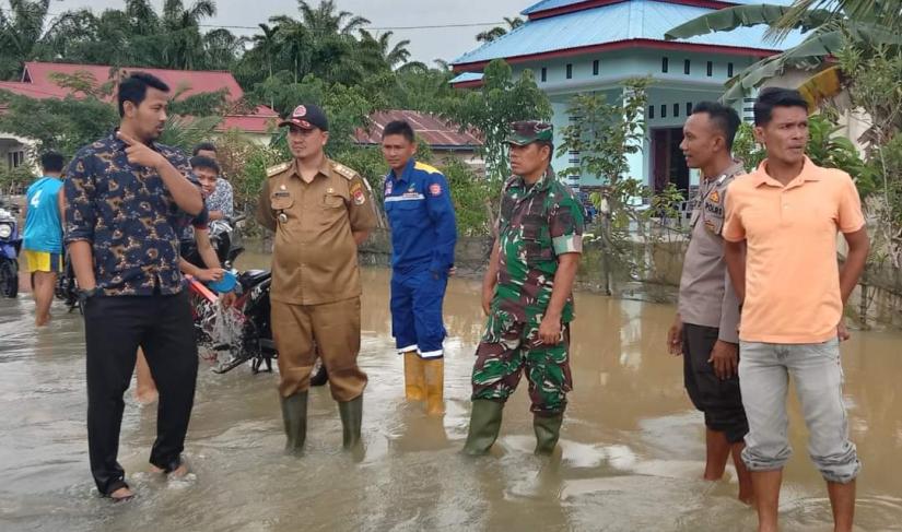 Curah hujan tinggi yang melanda wilayah Kabupaten Mukomuko beberapa hari ini, mengakibatkan banyak titik di wilayah Kabupaten Mukomuko mengalami banjir.