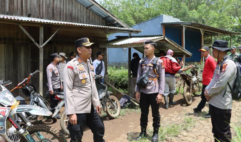 KEPAHIANG – Polres Kepahiang bersama dengan KPU Kab. Kepahiang melaksanakan kegiatan Peninjauan dan pemetaan lokasi TPS sulit dalam rangka Persiapan Pendistribusian logistik Pemilu 2024.