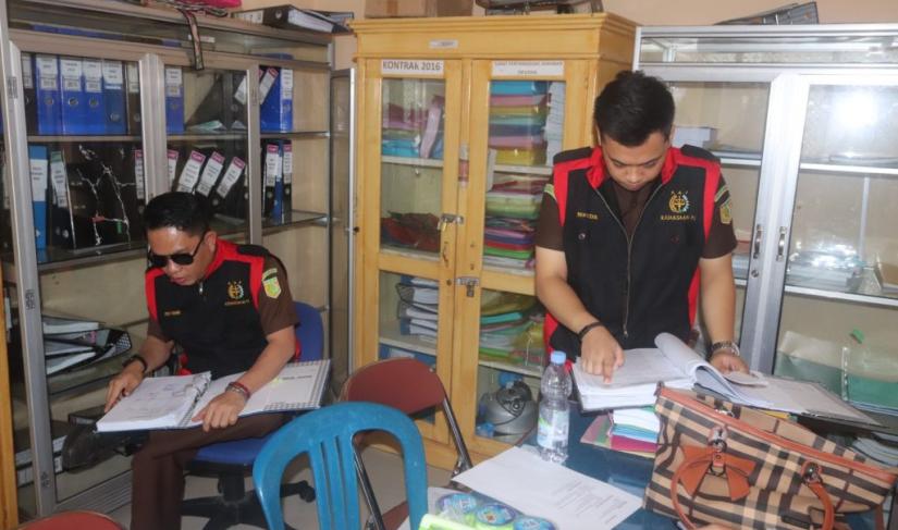 Kejati geladah ruang kepala dinas kesehatan kabupaten kaur beserta ruangan lainnya