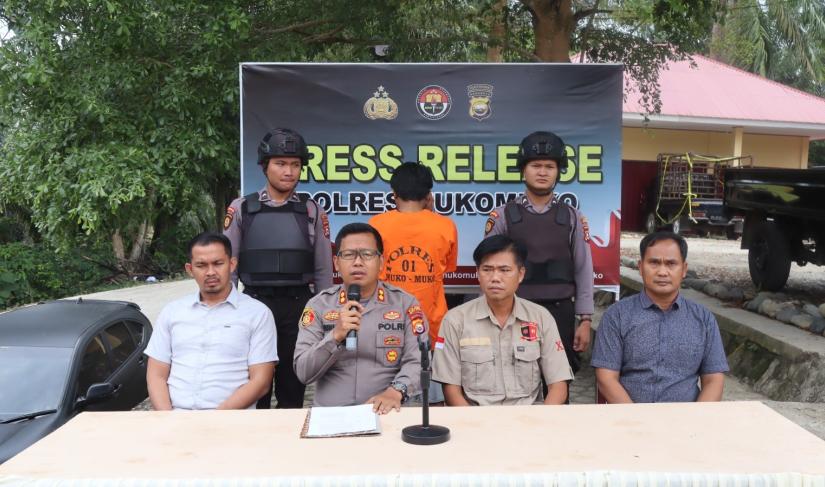 Unit Pidum Polres Mukomuko mengamankan SW (33) salah seorang warga Teras Terunjam karena diduga telah melakukan pencurian 15 ekor sapi milik warga di berbagai tempat di Kabupaten Mukomuko.